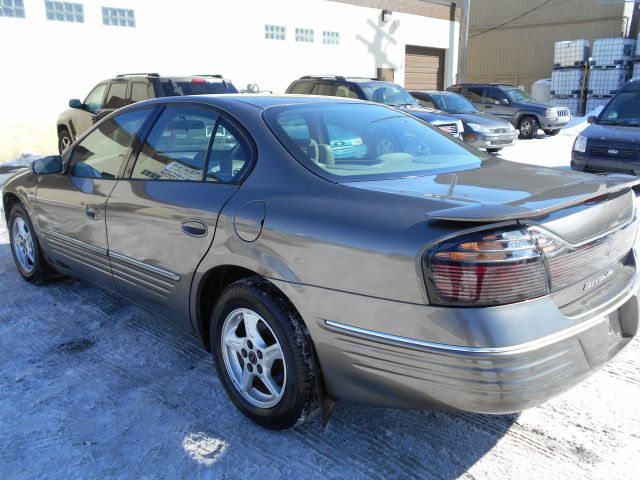 2000 Pontiac Bonneville SE