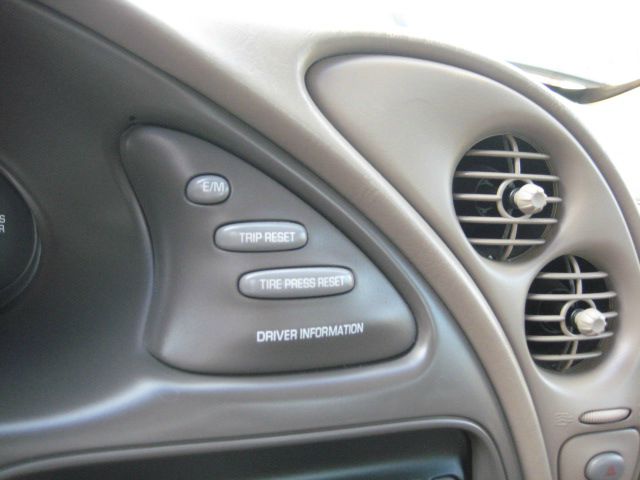 2001 Pontiac Bonneville SE