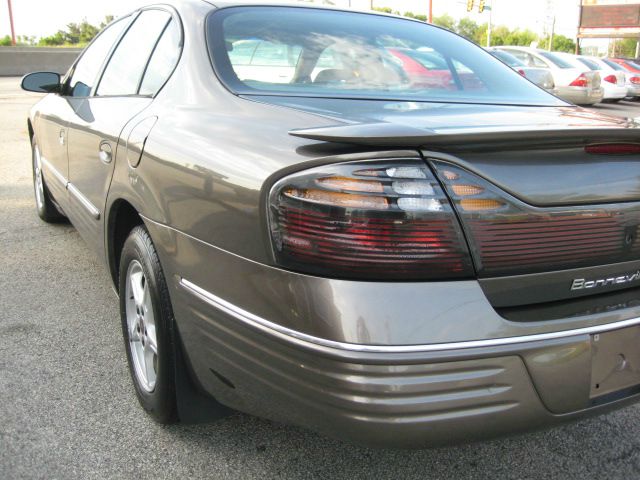 2001 Pontiac Bonneville SE