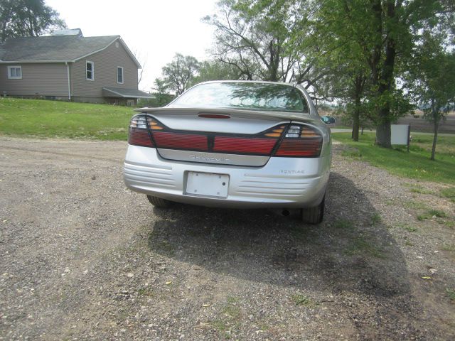 2004 Pontiac Bonneville SE