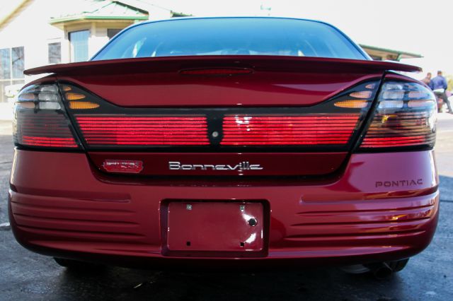 2005 Pontiac Bonneville SE