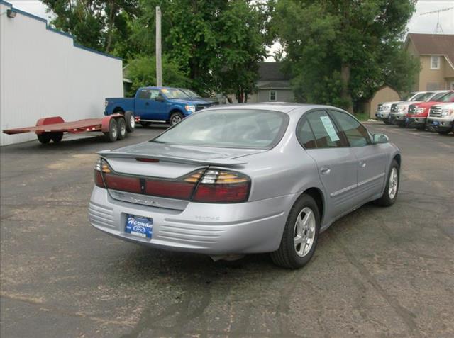 2005 Pontiac Bonneville SE
