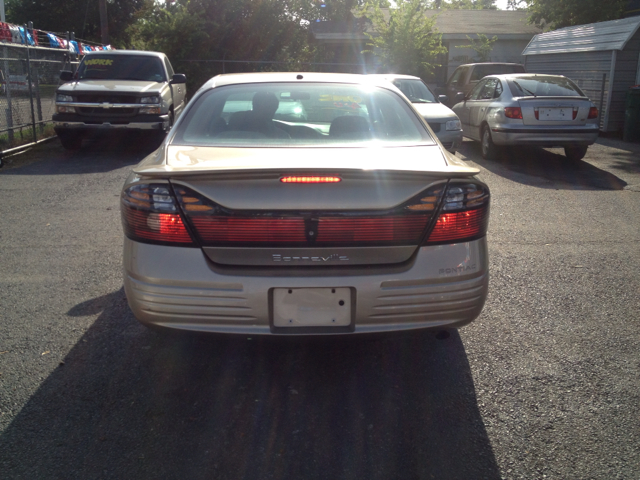 2005 Pontiac Bonneville SE