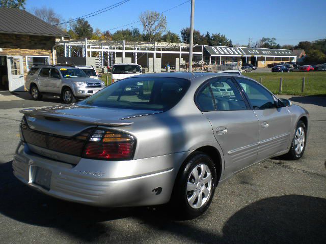 2005 Pontiac Bonneville SE
