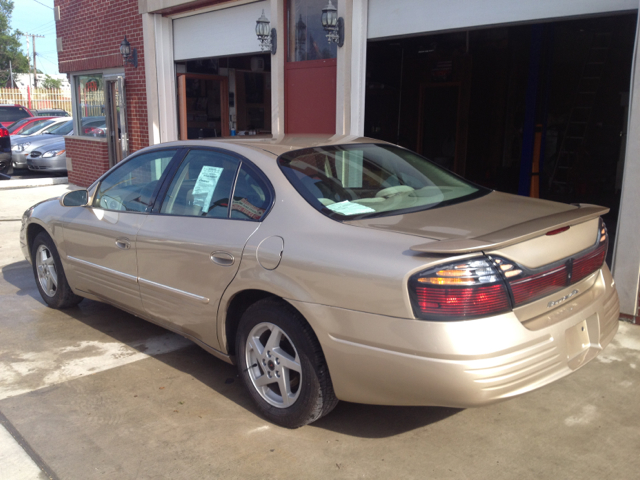 2005 Pontiac Bonneville SE