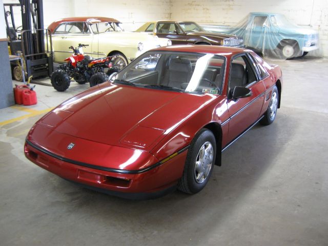 1987 Pontiac Fiero 4dr 2.5L Turbo W/sunroof/3rd Row AWD SUV