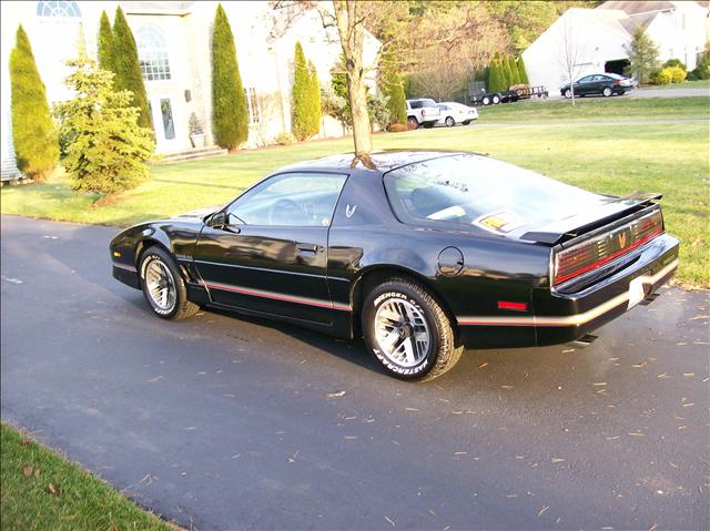 1985 Pontiac Firebird 4dr Sdn V6 CXL