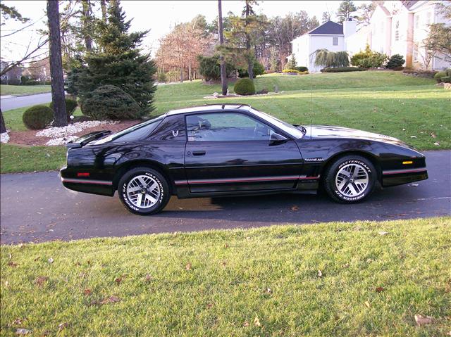1985 Pontiac Firebird 4dr Sdn V6 CXL