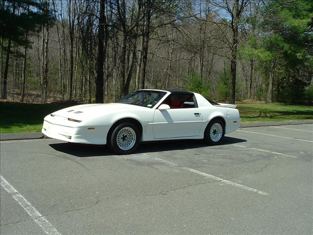 1988 Pontiac Firebird 4dr Sdn V6 CXL