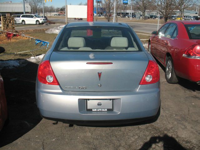 2008 Pontiac G6 Crew Cab 156 Inch XLT 4WD 4x4 Truck