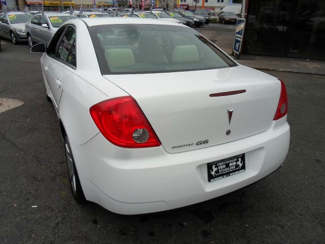 2010 Pontiac G6 4dr 112 Inch WB Eddie Bauer SUV