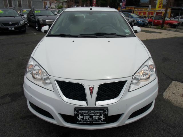 2010 Pontiac G6 4dr 112 Inch WB Eddie Bauer SUV