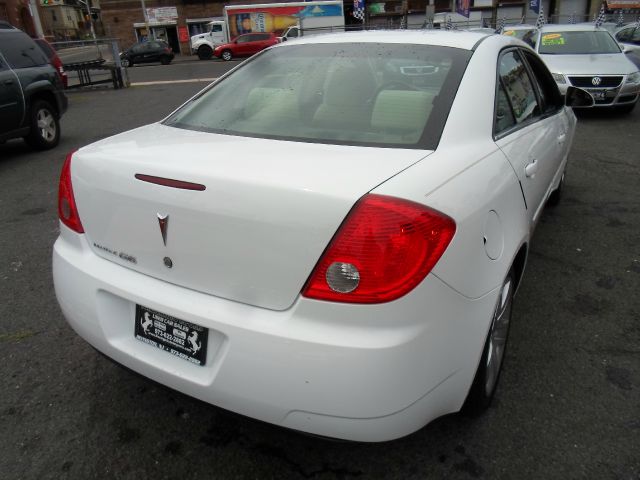 2010 Pontiac G6 4dr 112 Inch WB Eddie Bauer SUV