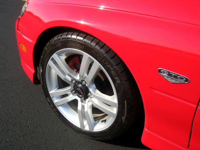 2005 Pontiac GTO 4WD 4dr SUV H3X 4x4