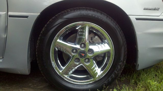 2000 Pontiac Grand Am XUV SLE 4WD