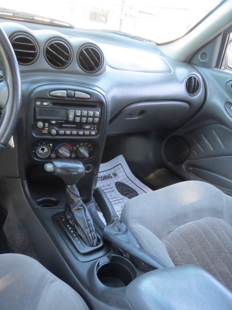 2003 Pontiac Grand Am XUV SLE 4WD