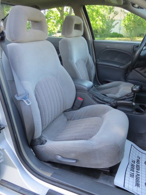 2003 Pontiac Grand Am XUV SLE 4WD