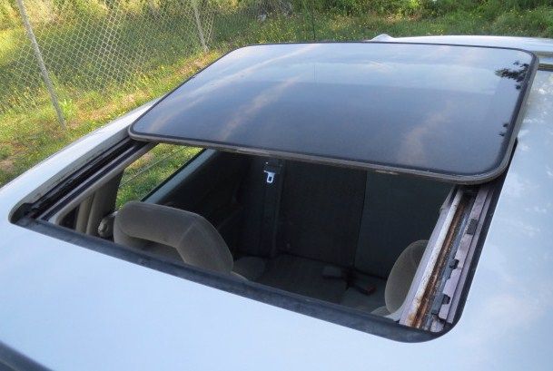 2003 Pontiac Grand Am XUV SLE 4WD