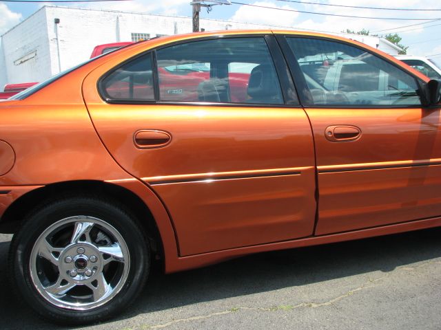 2004 Pontiac Grand Am XUV SLE 4WD