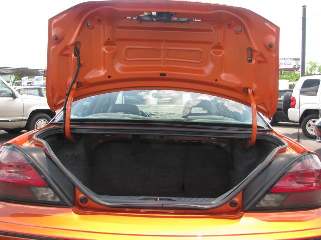 2004 Pontiac Grand Am XUV SLE 4WD