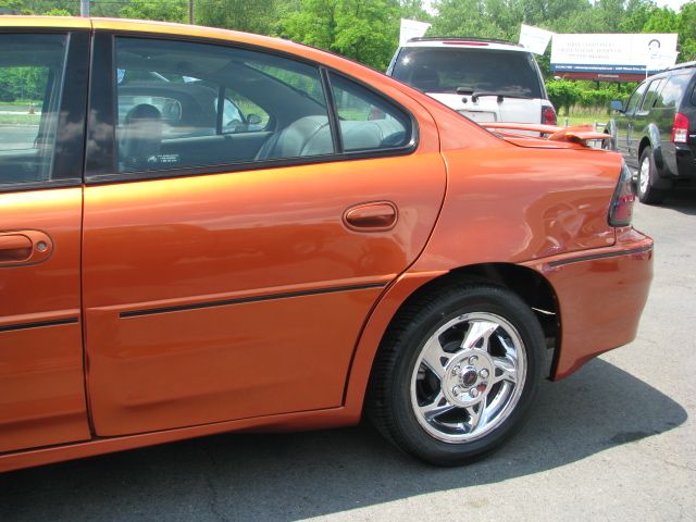 2004 Pontiac Grand Am XUV SLE 4WD