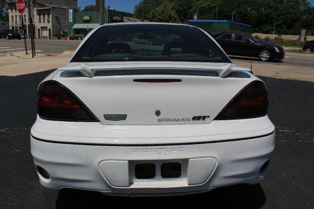 2004 Pontiac Grand Am XUV SLE 4WD