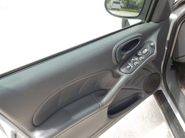 2004 Pontiac Grand Am Sport -5 Speed-stick-4x4