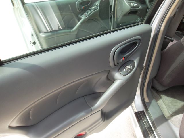 2004 Pontiac Grand Am Sport -5 Speed-stick-4x4