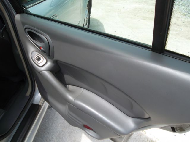 2004 Pontiac Grand Am Sport -5 Speed-stick-4x4