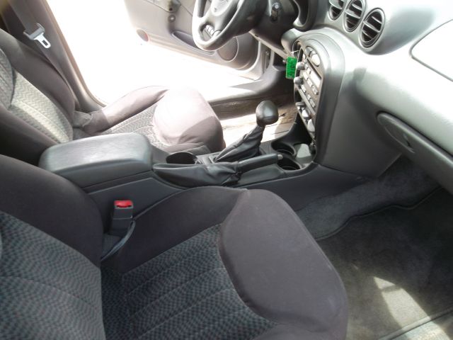 2004 Pontiac Grand Am Sport -5 Speed-stick-4x4