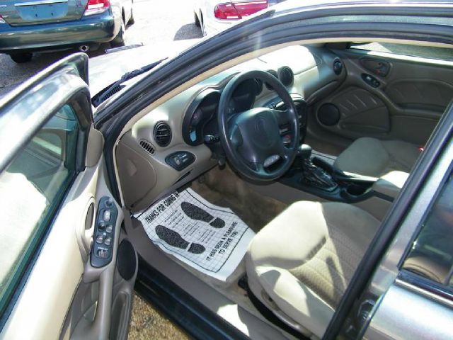 2005 Pontiac Grand Am Sport -5 Speed-stick-4x4