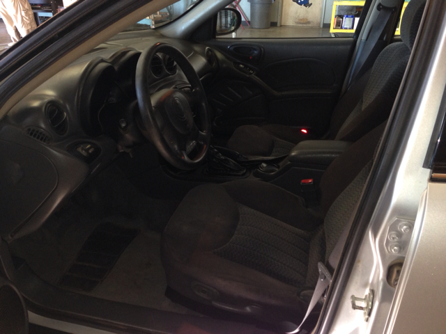 2005 Pontiac Grand Am Sport -5 Speed-stick-4x4