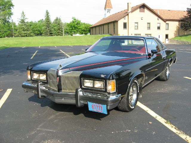 1976 Pontiac Grand Prix 4.4L V8 W/ Navires