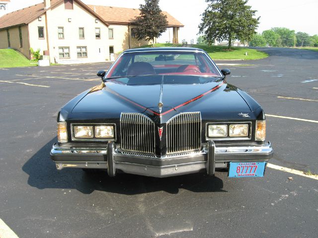 1976 Pontiac Grand Prix 4.4L V8 W/ Navires