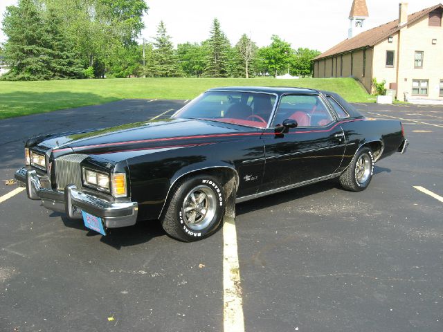 1976 Pontiac Grand Prix 4.4L V8 W/ Navires