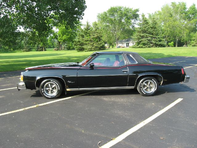 1976 Pontiac Grand Prix 4.4L V8 W/ Navires
