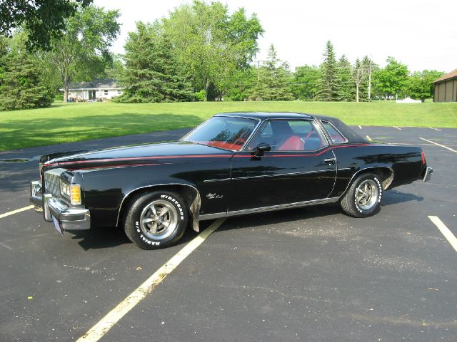 1976 Pontiac Grand Prix 4.4L V8 W/ Navires