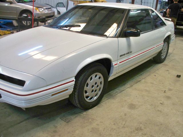 1991 Pontiac Grand Prix 4dr Sdn SL Auto Sedan