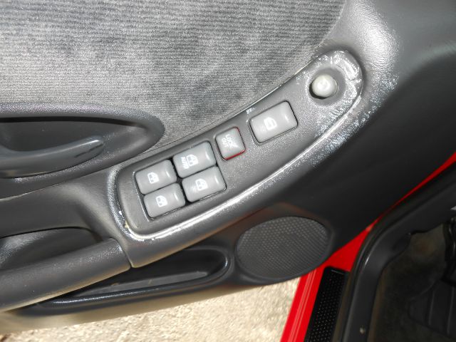 1999 Pontiac Grand Prix Sport -5 Speed-stick-4x4