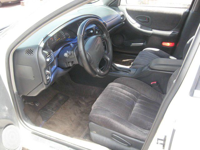 1999 Pontiac Grand Prix Sport -5 Speed-stick-4x4