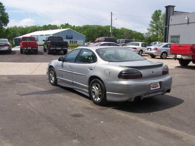 2000 Pontiac Grand Prix XUV SLE 4WD