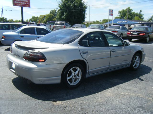 2000 Pontiac Grand Prix XUV SLE 4WD