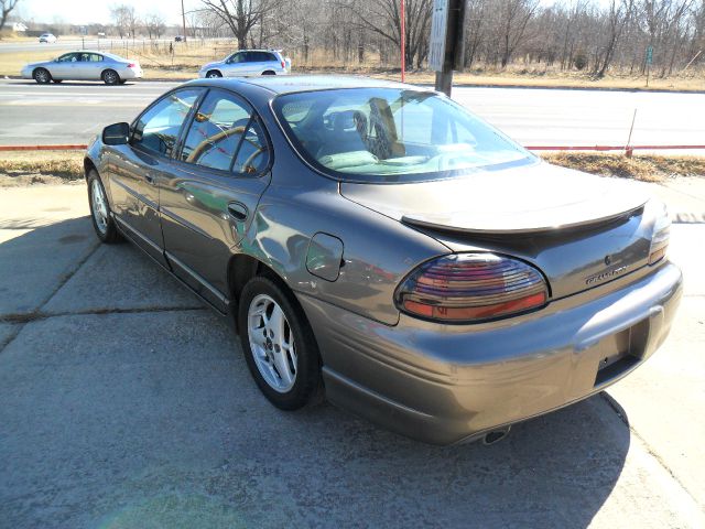 2000 Pontiac Grand Prix XUV SLE 4WD