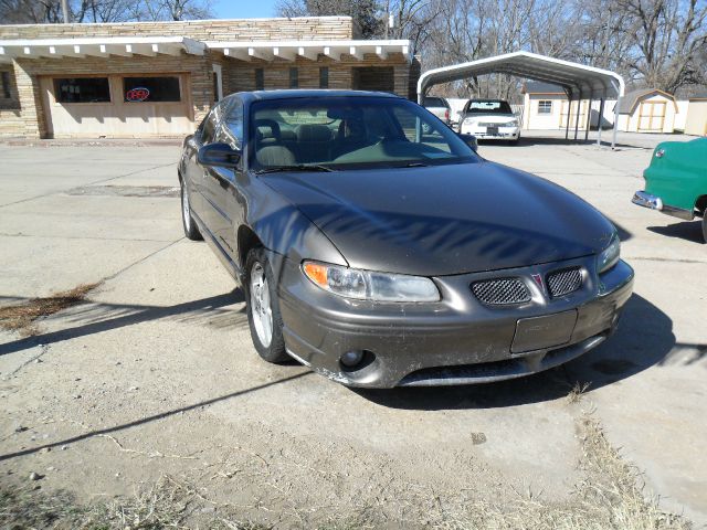 2000 Pontiac Grand Prix XUV SLE 4WD