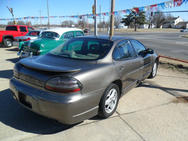 2000 Pontiac Grand Prix XUV SLE 4WD