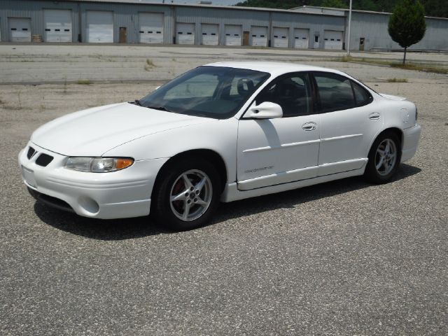 2000 Pontiac Grand Prix XUV SLE 4WD