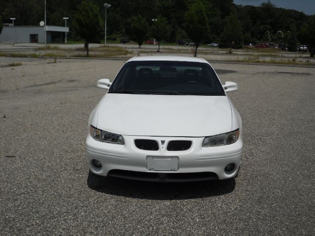 2000 Pontiac Grand Prix XUV SLE 4WD