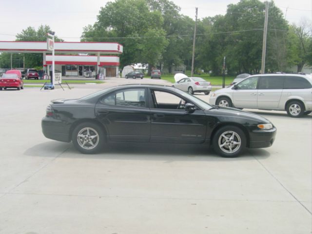 2000 Pontiac Grand Prix XUV SLE 4WD
