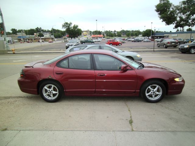2000 Pontiac Grand Prix XUV SLE 4WD