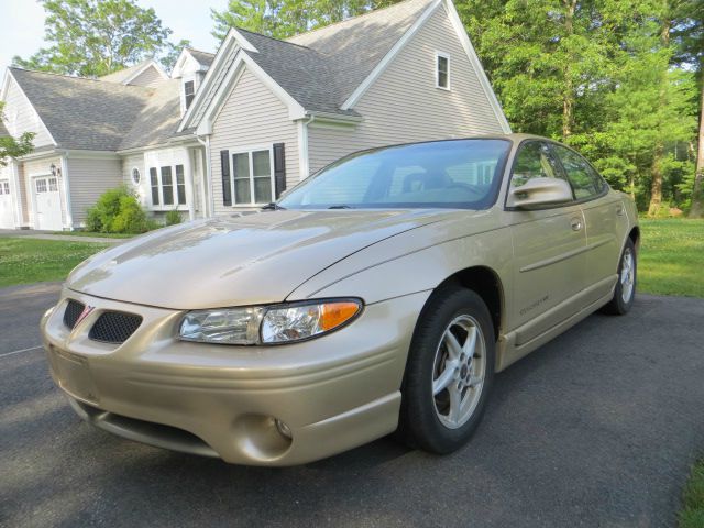 2000 Pontiac Grand Prix XUV SLE 4WD
